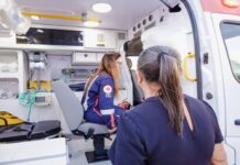 Após um mês separado, homem persegue a agride ex-companheira em via pública