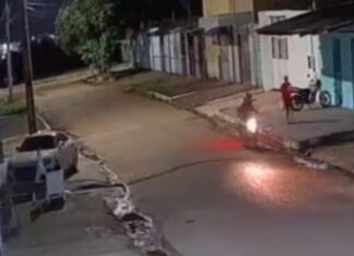 Dupla em moto rouba iPhone de mulher no bairro Floresta