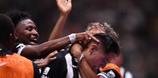 Atlético bate o São Paulo e respira no Brasileirão