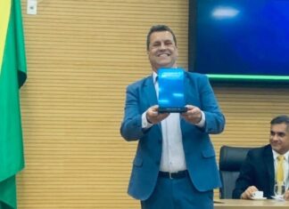CREA-RO: Presidente recebe homenagem da Fenacom em reconhecimento à comunicação