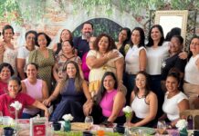 Mulheres recebem books fotográficos do projeto Flores de Cactos em Cacoal