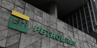 Petrobras diz que política de preço será a mesma em queda ou alta do petróleo