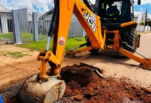 Vazamento na rede de água é consertado pelo SAAE no Jardim América