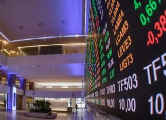 Bolsa cai mais de 2% e atinge menor nível desde o fim de março