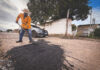 Equipes da Prefeitura realizam tapa buraco no bairro Tancredo Neves
