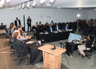 Câmara aprova reajuste do piso salarial para profissionais da educação municipal