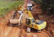 Patrolamento e encascalhamento na RO-490 reforçam escoamento da produção e segurança viária na Zona da Mata