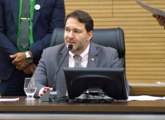 Alex Redano cobra solução urgente para falta de professores em escola de Vila União