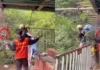 Lançada para a morte: mulher alerta sobre corda solta, mas despenca de 168 metros na China; veja vídeo