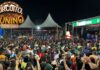 Arraial Flor de Cacto tem noite movimentada com público, comidas típicas e show do Forró Mays Toys