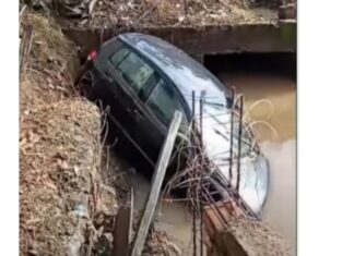Inundação em Porto Velho: forte temporal faz motorista cair com carro em córrego no bairro Nova Porto Velho