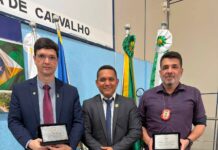 Delegado e juís de direito recebem títulos de cidadãos honorários de Candeias do Jamari