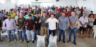 Alex Redano acompanha entrega de condicionadores de solo para 131 produtores rurais em Novo Horizonte d’Oeste