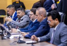 Assembleia aprova PEC que garante acúmulo de cargos para policiais e bombeiros militares