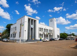 Prefeitura regulamenta concursos para reconhecer servidores e estagiários