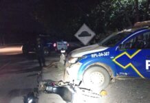 PM recupera motocicleta com restrição por estelionato e prende motociclista após colisão com viatura