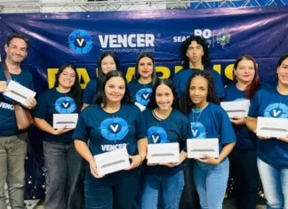 Programa Vencer entrega kits profissionais a 110 concluintes e estimula inserção no mercado de trabalho em Rondônia