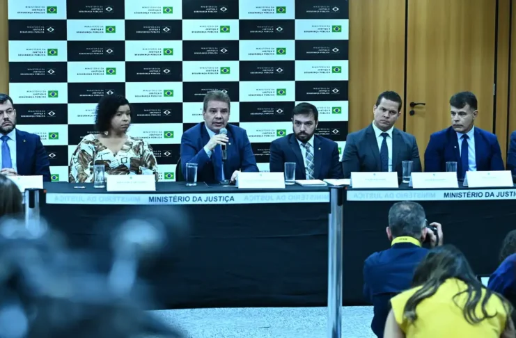 Operação Lívia combate rede que induzia jovens a suicídio na internet