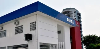 Família em Manaus se revolta e culpa mãe por menina de 2 anos acabar com a perna engessada