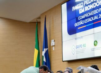 Hildon assina Pacto pela Educação e promete levar programa premiado para todo o Estado