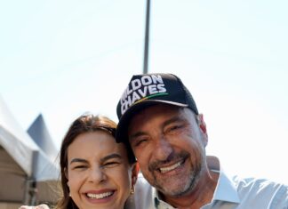 Hildon Chaves reúne apoiadores e lança campanha em adesivaço histórico