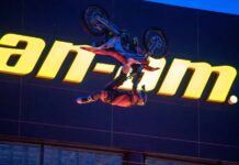 Joaninha apresenta show de Freestyle Motocross na Festa do Dia dos Pais em São Francisco do Guaporé