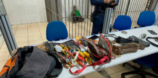 Contratado por vizinho, homem é preso fazendo “gato” na rede elétrica de moradora; conta da mulher subiu de R$ 100 para R$ 800