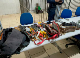 Contratado por vizinho, homem é preso fazendo “gato” na rede elétrica de moradora; conta da mulher subiu de R$ 100 para R$ 800