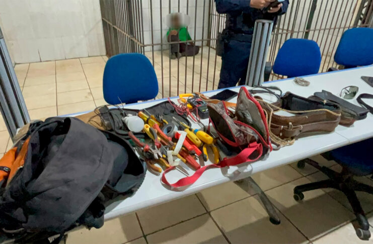 Contratado por vizinho, homem é preso fazendo “gato” na rede elétrica de moradora; conta da mulher subiu de R$ 100 para R$ 800