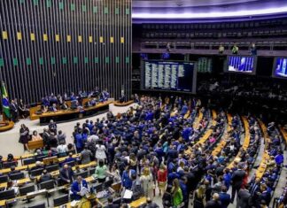 Sem articulação política, transposição de servidores de ex-territórios fica para 2027