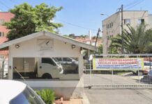 Mãe é presa após abandonar filhos por 5 dias para viajar