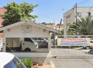 Mãe é presa após abandonar filhos por 5 dias para viajar