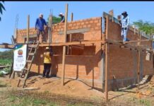 Após incêndio, família de Ji-Paraná recebe ajuda reconstruir casa