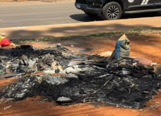 Mãe de bebê carbonizado em monte de lixo é presa por infantícidio