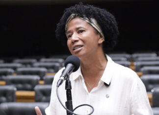 Sílvia Cristina assinou a CPMI do banco Master e cobra presidente do Senado