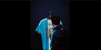 Messi mostra camisa especial para jogo de despedida da Argentina