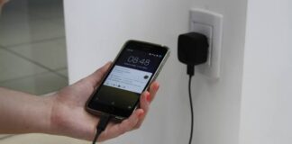 Prefeitura alerta para riscos do uso de celulares durante o carregamento