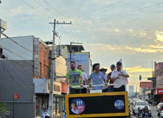 Sílvia Cristina faz grande carreata pelas ruas da capital